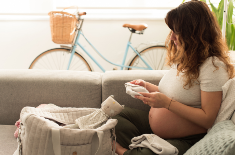 Practical Breastfeeding Items To Pack In Your Hospital Bag